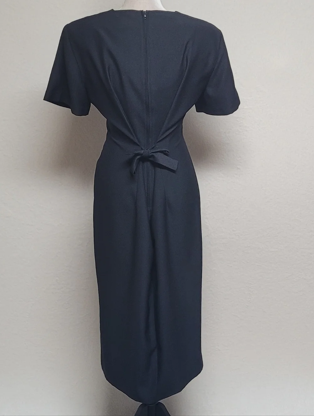 90s Vintage Miss Scarlett Black Satin Crepe Frog Clasp Closure Midi Wiggle Dress - Picture 8 of 11